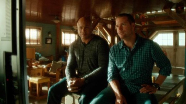 Just because I thought it was sweet how Callen & Sam are sitting on that table... legs dangling...  ;)